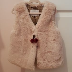 Zara - Faux fur pink vest -size 3/4